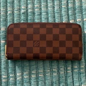 Wallet - “Louis Vuitton” *NOT AUTHENTIC*